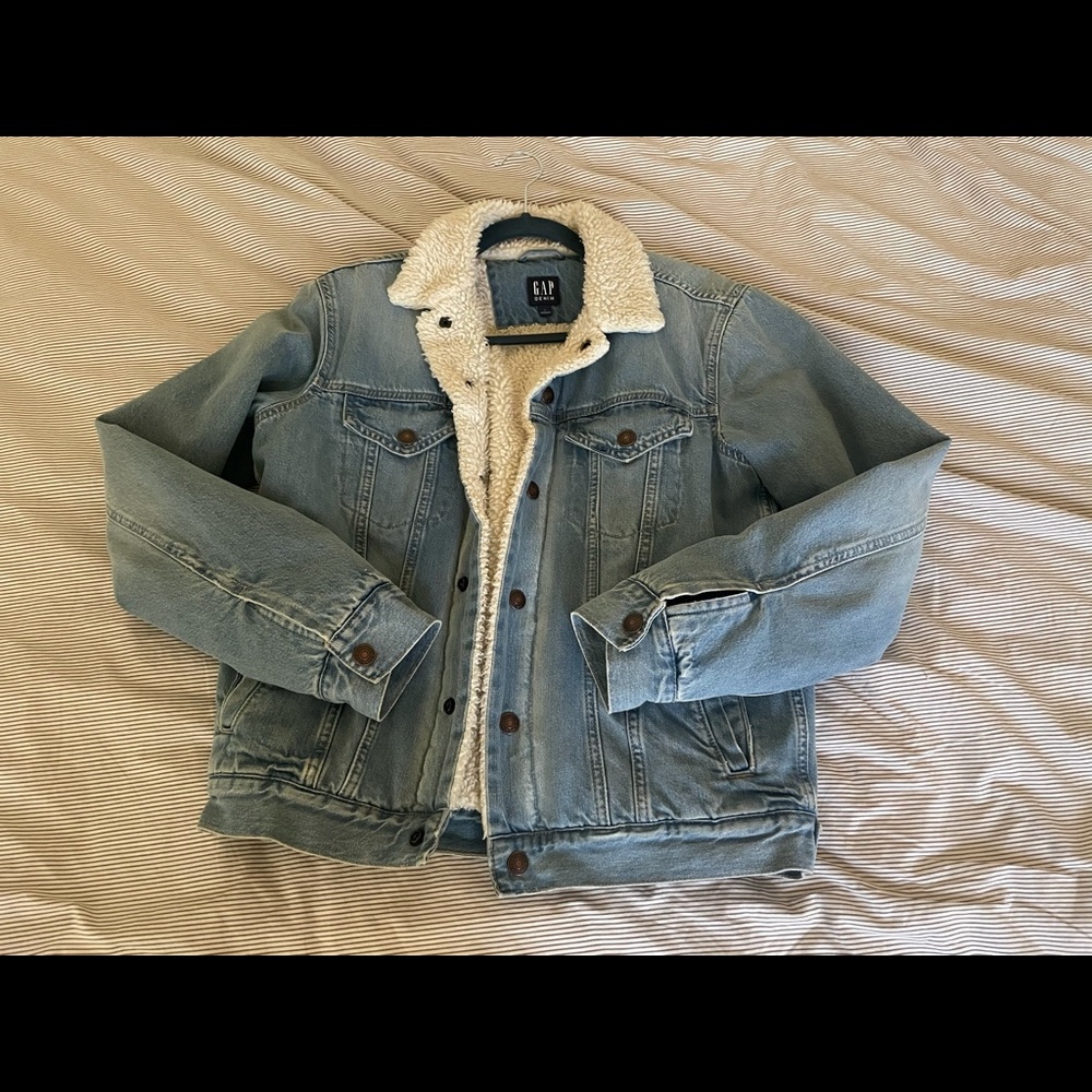 Gap men Sherpa lined denim jacket small